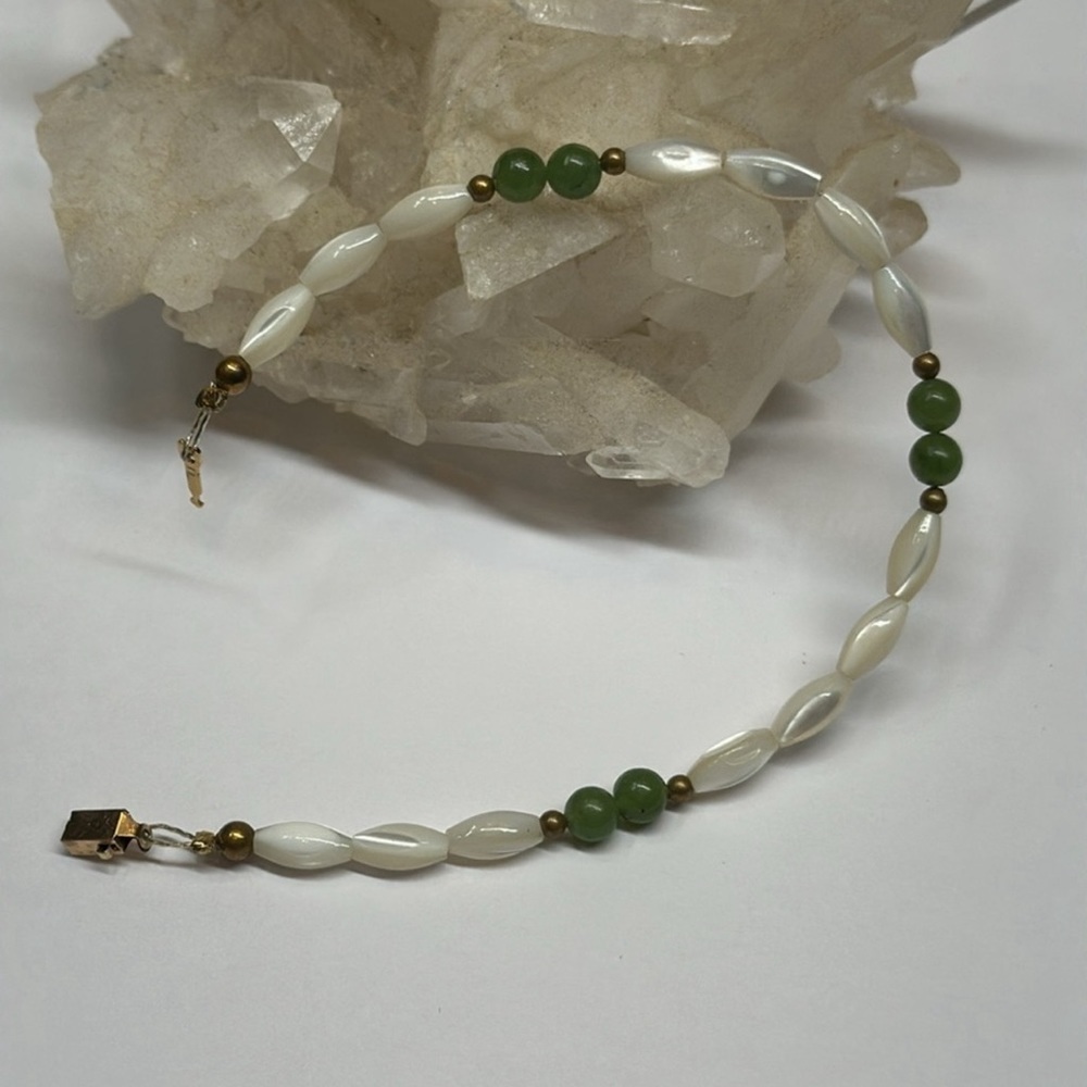 Signed LE 14k GF Mother of Pearl Tube Natural Emerald Round Beaded Bracelet 6.5”